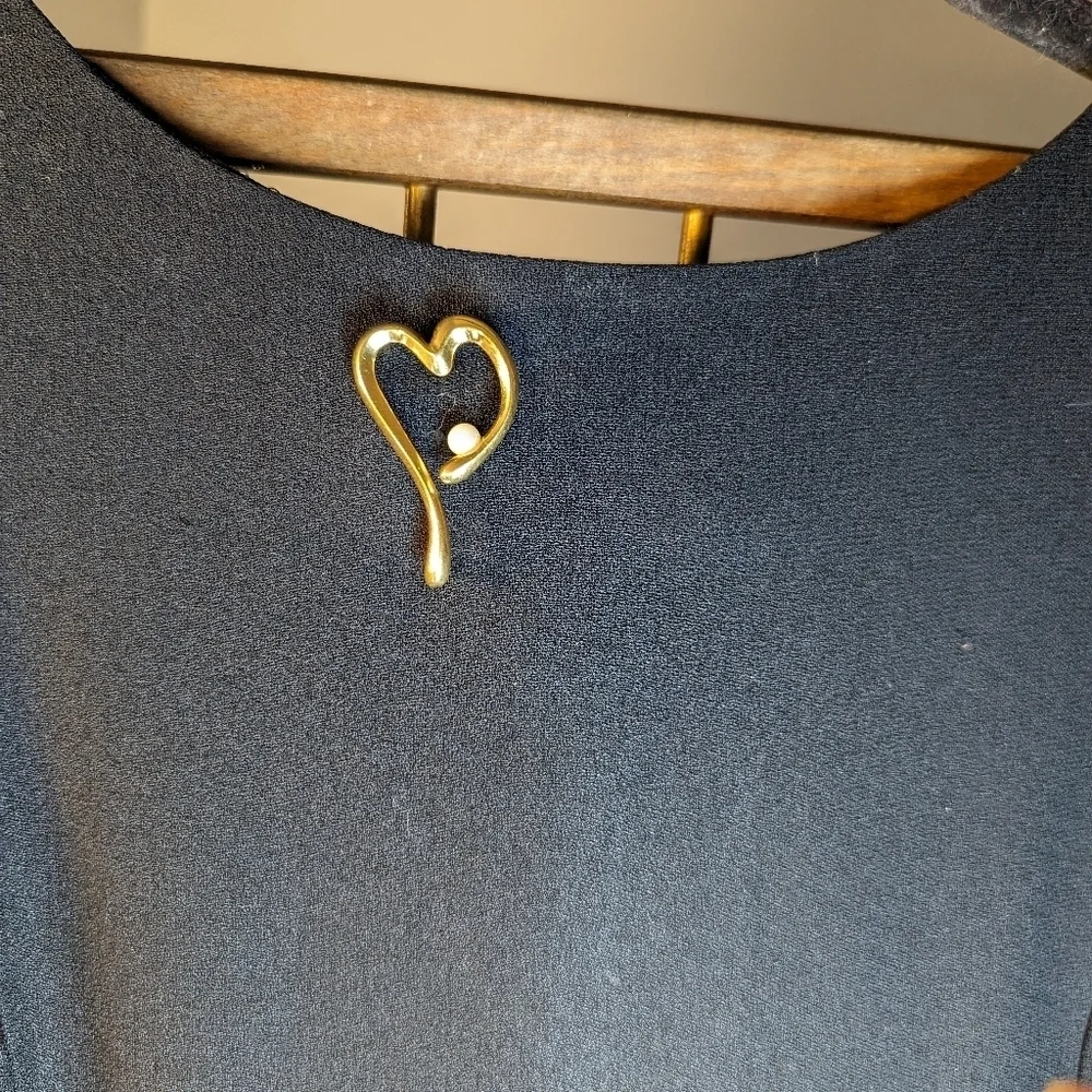 Heart Brooch Pin Faux Pearl Signature Pin 10kt gp, 2